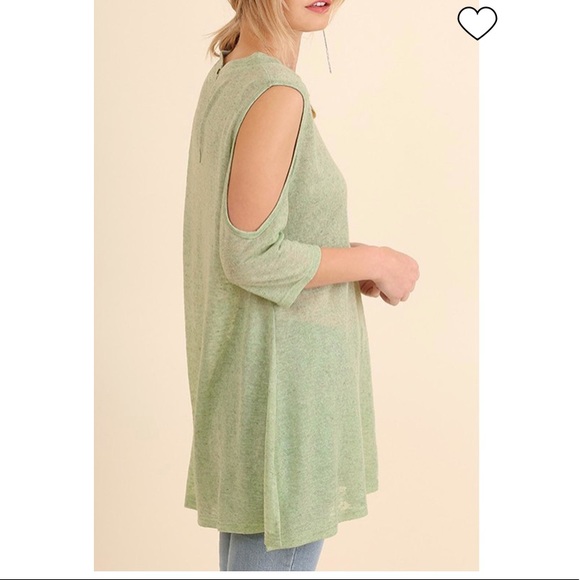 Sale🔥Umgee Cold shoulder tunic - Picture 3 of 8